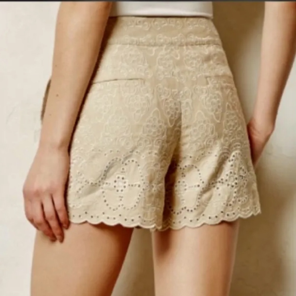 Elevenses Anthropologie size 2 linen cotton  embroidered scalloped eyelet shorts
